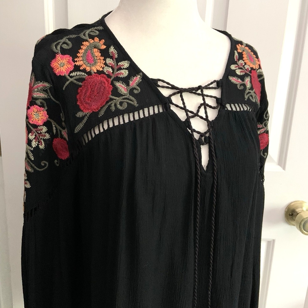 Entro Black Crepe Peasant Blouse w Floral Embroidery and Lace Up neck Women sz M